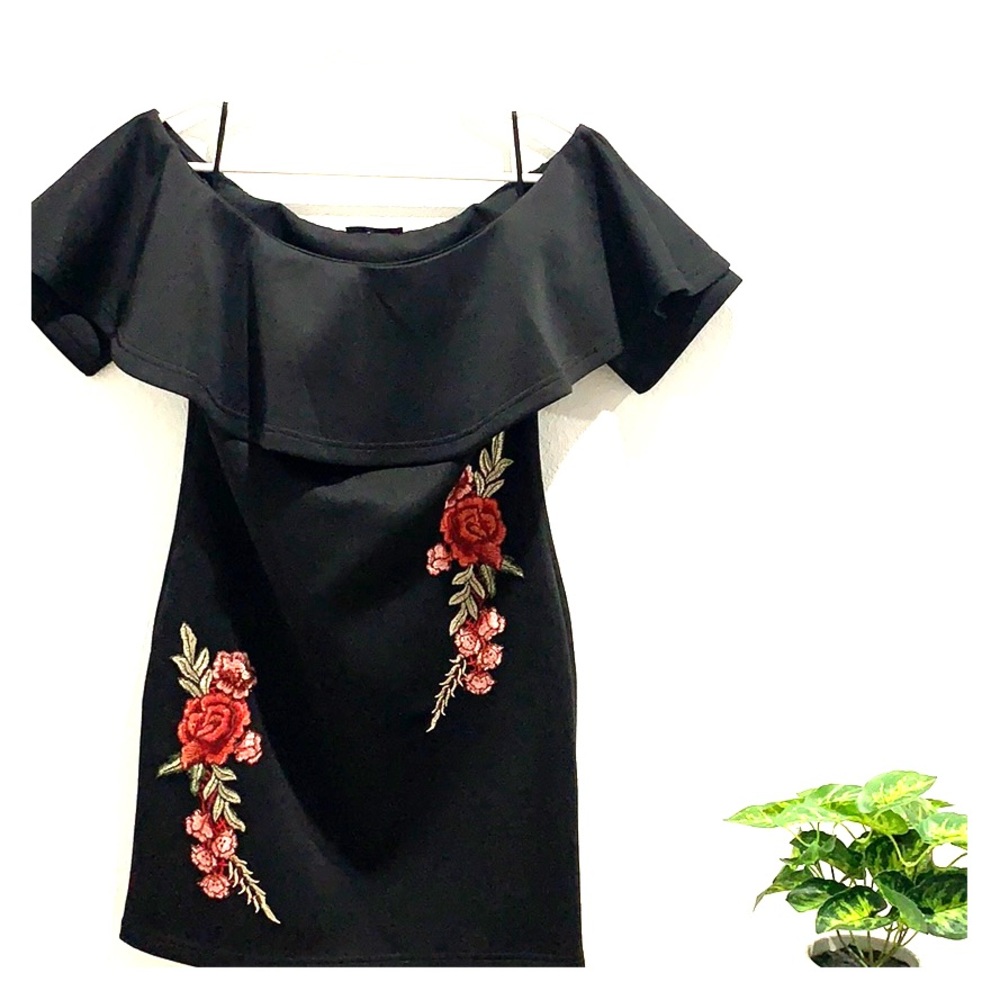 SHEIN mini dress w/ embroidered flower designs♥️